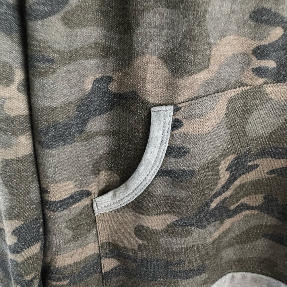 Half-Zip Camouflage Sweatshirt - Picture 8 of 9